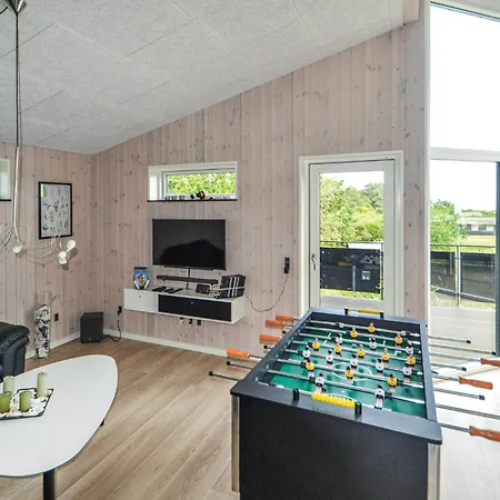 Beautiful Home In Glesborg With Kitchen *