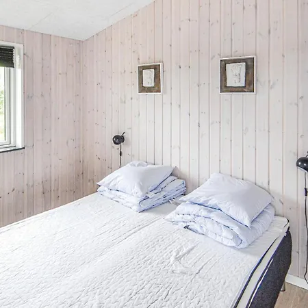 Дом отдыха Beautiful Home In Glesborg With Kitchen Glesborg