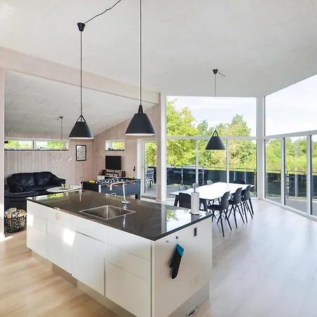 Beautiful Home In Glesborg With Kitchen * Glesborg