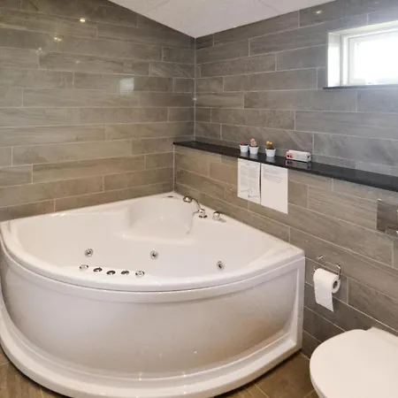 Three-bedroom In * Glesborg