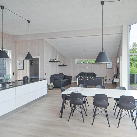 Beautiful Home In Glesborg With Kitchen Дом отдыха