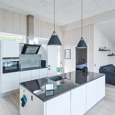 Дом отдыха Beautiful Home In Glesborg With Kitchen *