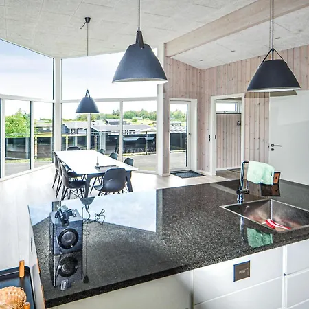 Дом отдыха Beautiful Home In Glesborg With Kitchen
