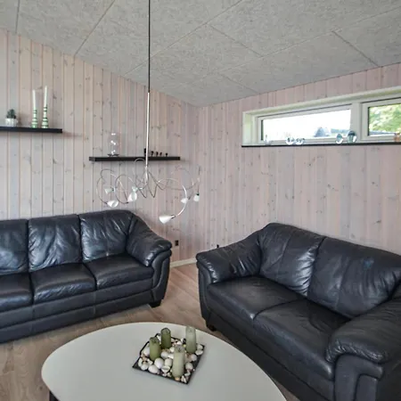 Beautiful Home In Glesborg With Kitchen