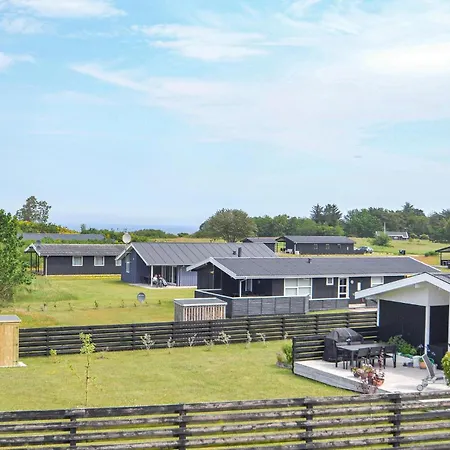 Beautiful Home In Glesborg With Kitchen *