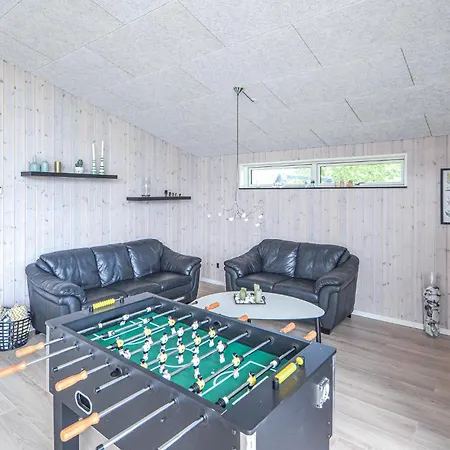 Beautiful Home In Glesborg With Kitchen *