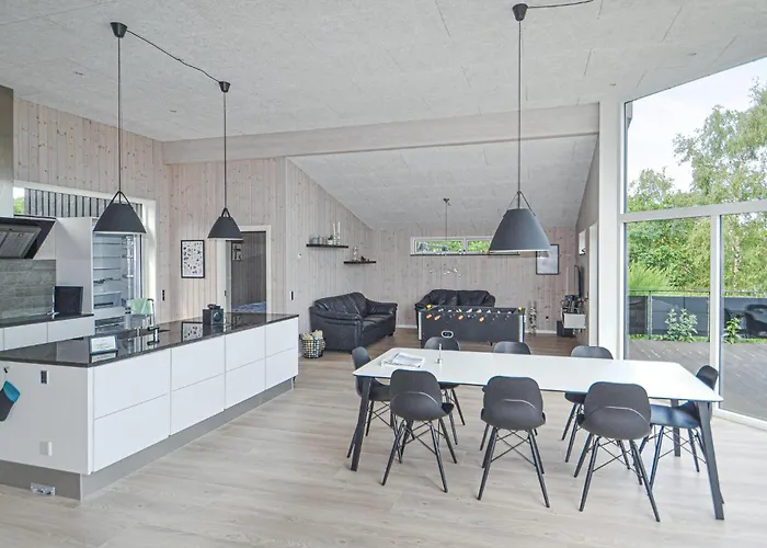 Three-bedroom In Feriehus