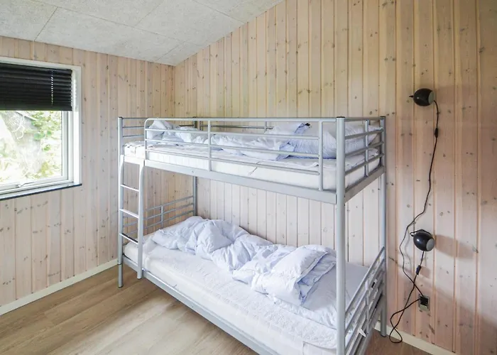 Three-bedroom In Feriehus *